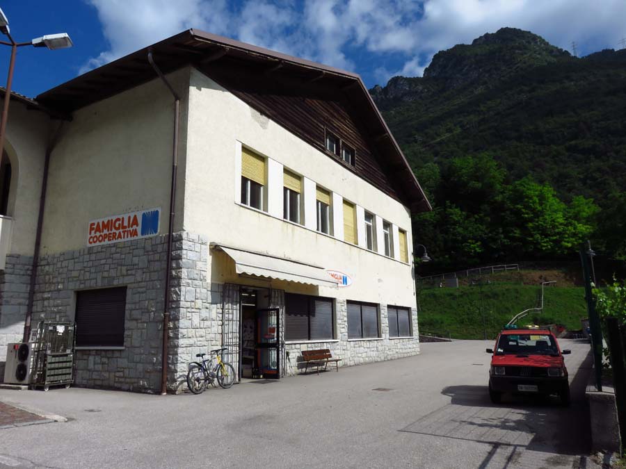 0041-Parkplatz-in-Pre-di-Ledro-Monte-Carone